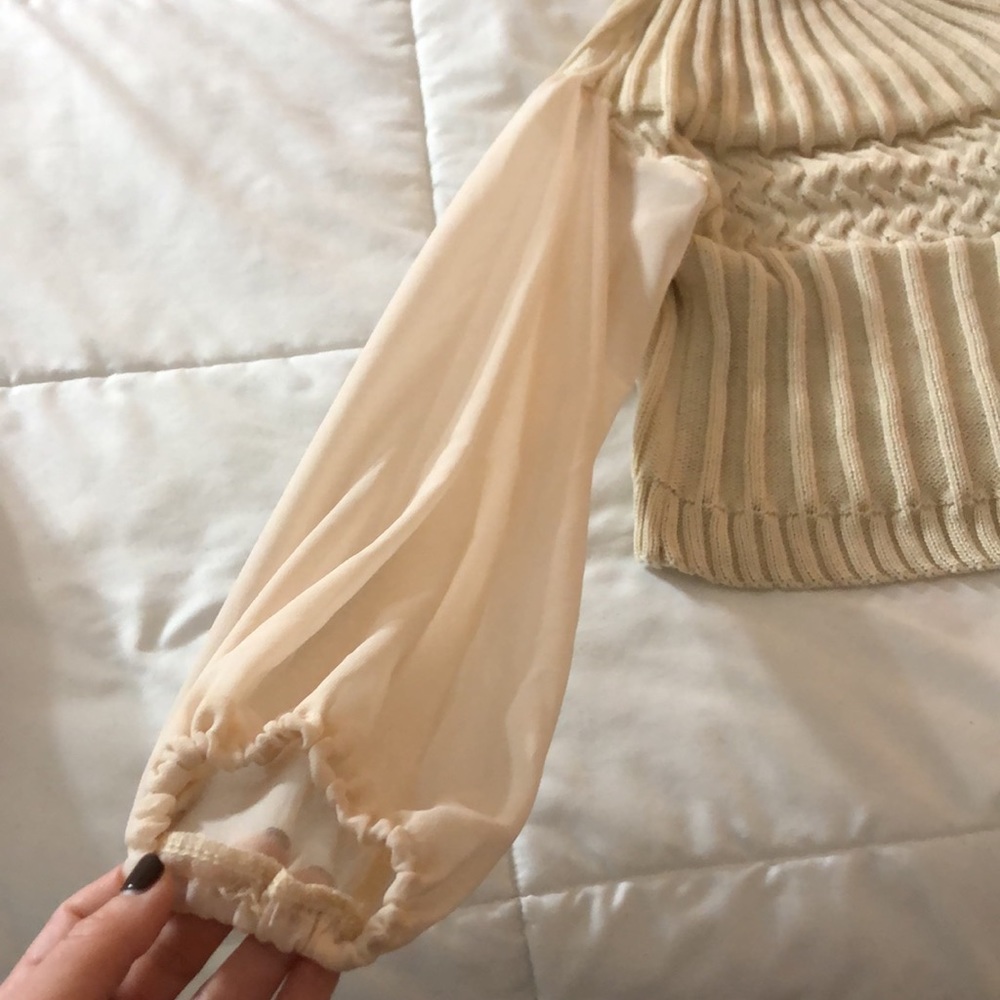 Pale pink sweater with sheer sleeves - Picture 2 of 2